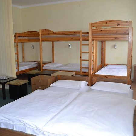 Lokomotiv Motel Эгер Экстерьер фото