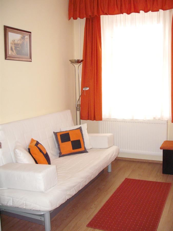 Lokomotiv Motel Эгер Экстерьер фото