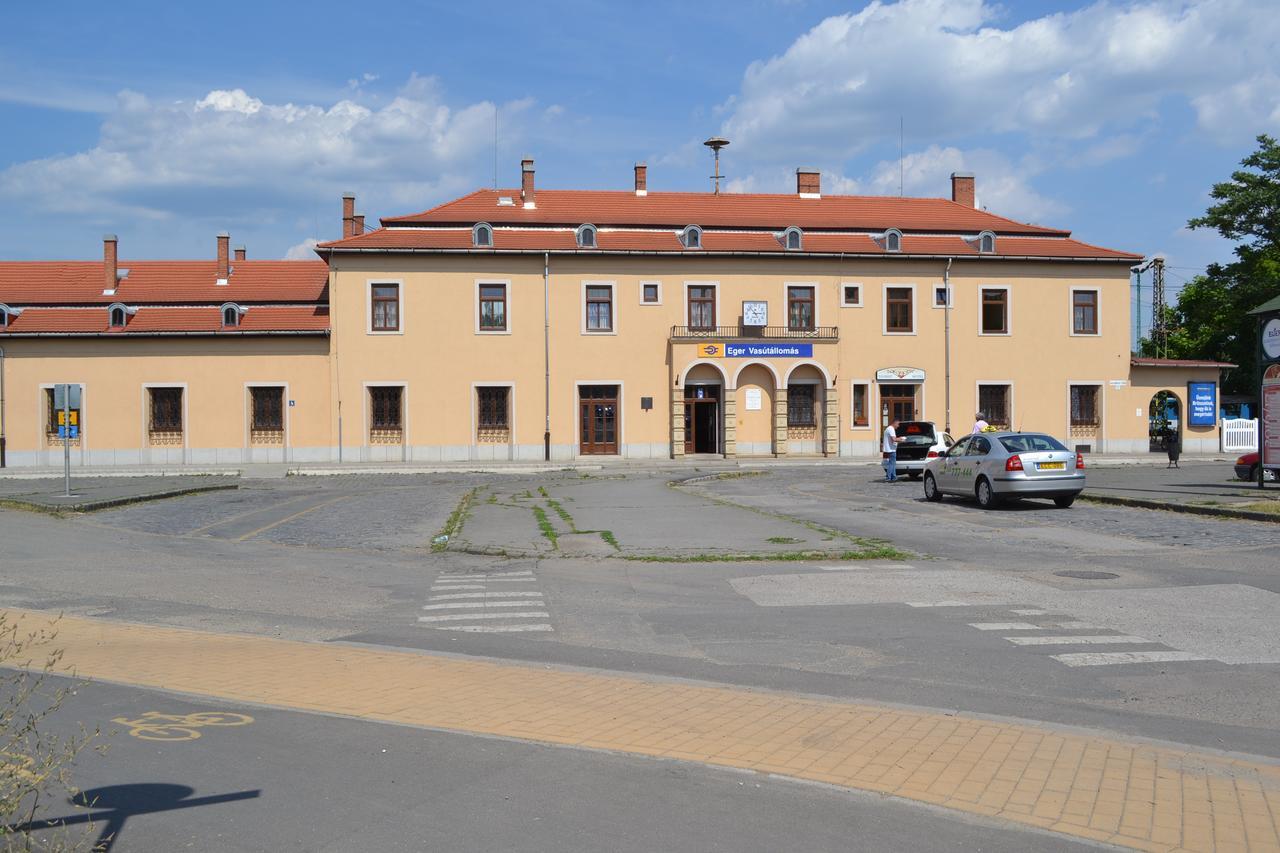 Lokomotiv Motel Эгер Экстерьер фото