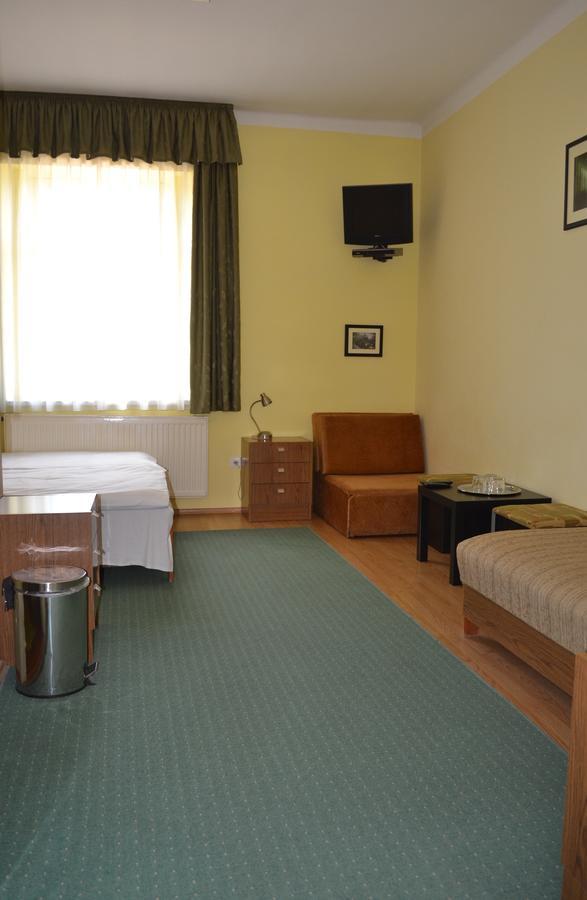 Lokomotiv Motel Эгер Экстерьер фото