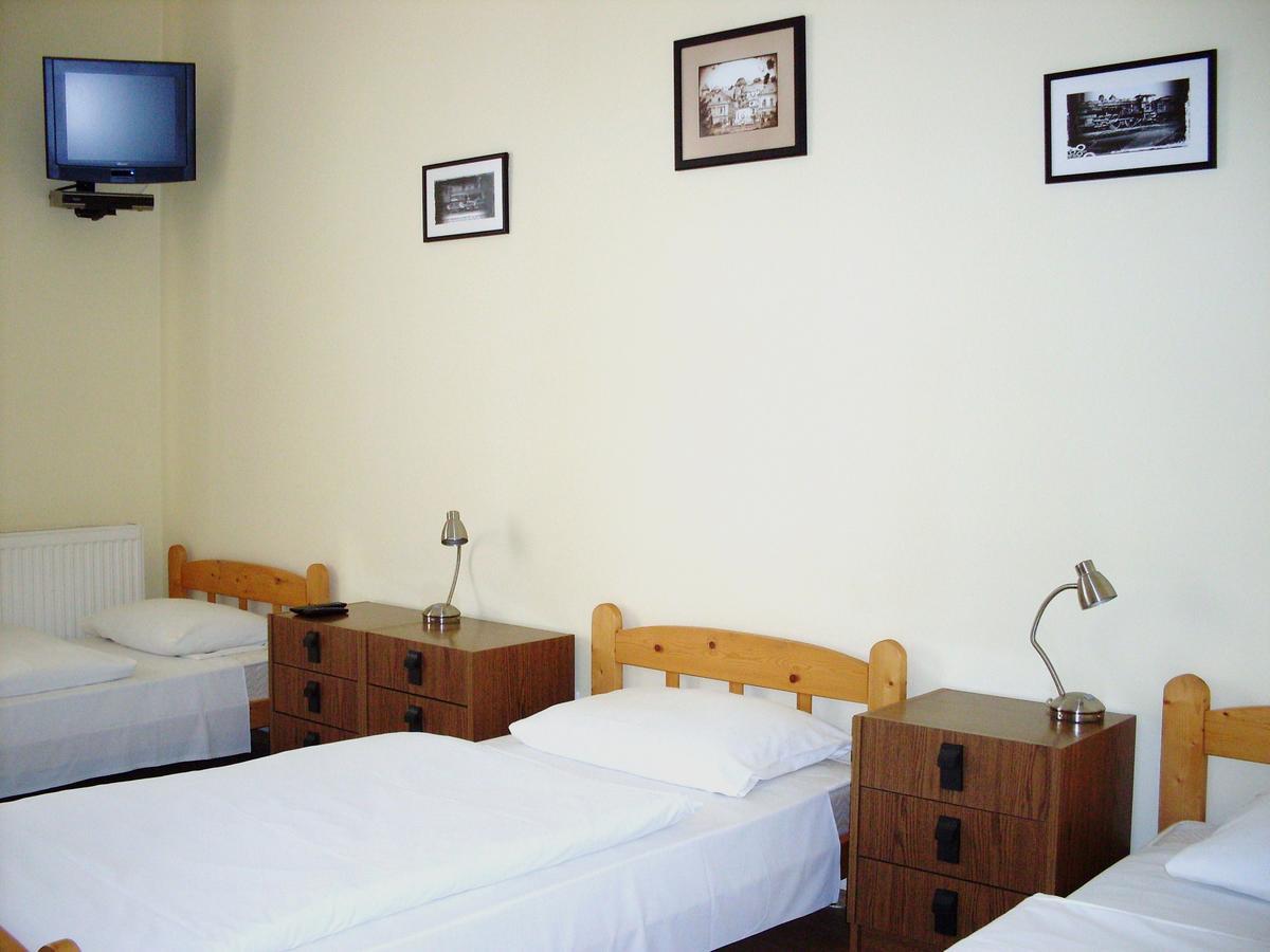 Lokomotiv Motel Эгер Экстерьер фото