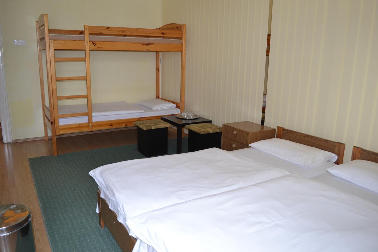 Lokomotiv Motel Эгер Экстерьер фото