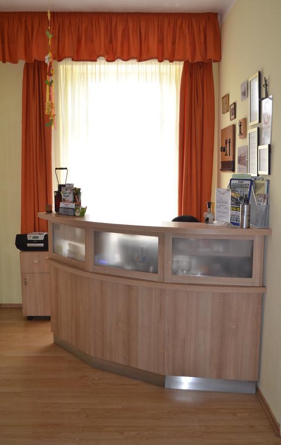 Lokomotiv Motel Эгер Экстерьер фото