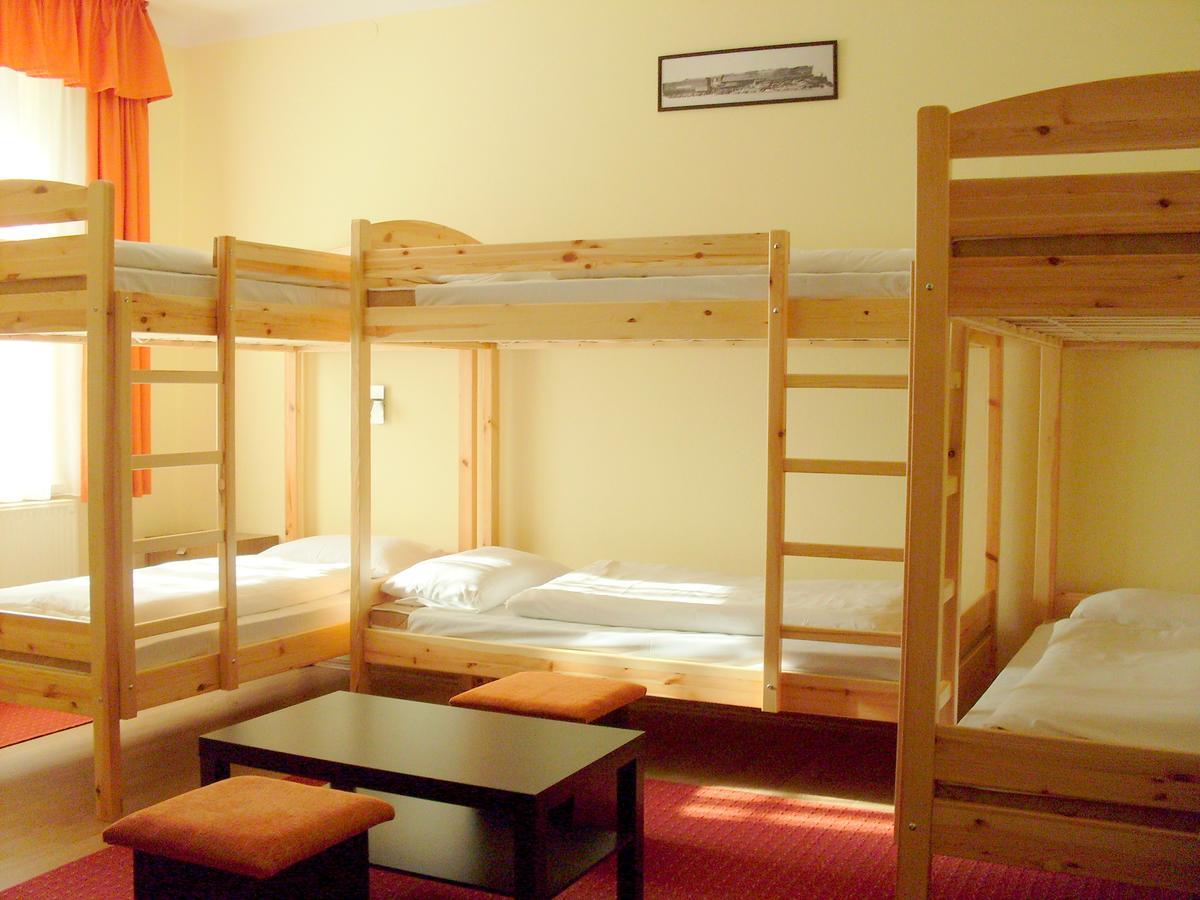 Lokomotiv Motel Эгер Экстерьер фото