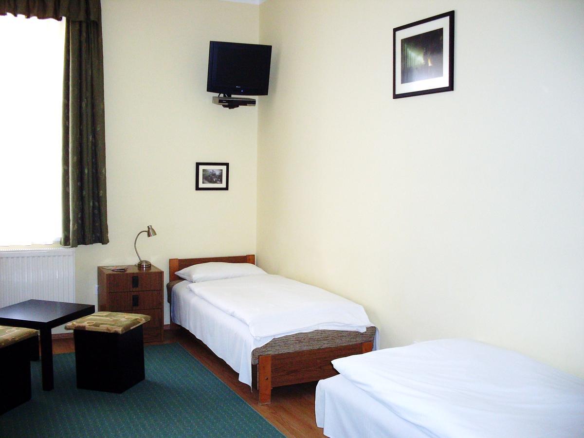 Lokomotiv Motel Эгер Экстерьер фото