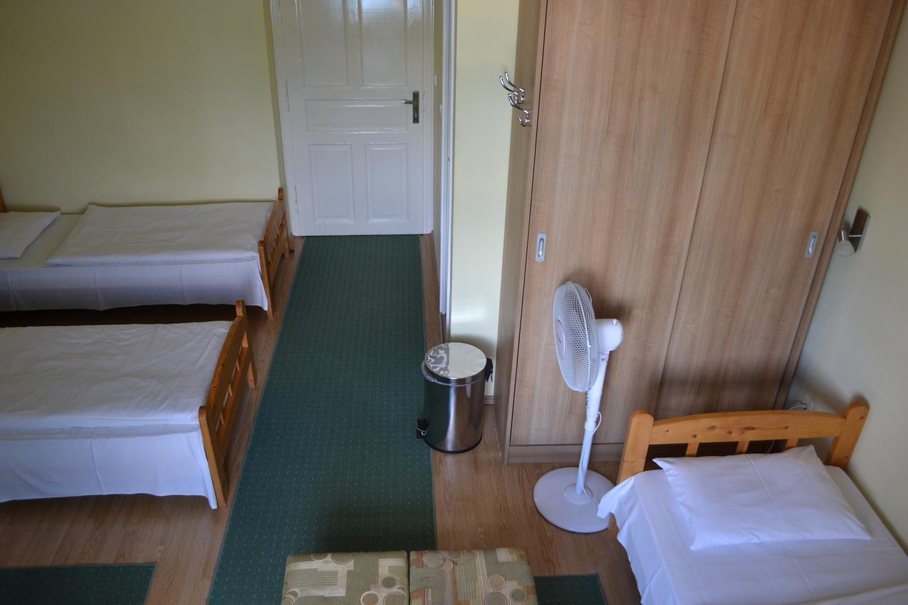Lokomotiv Motel Эгер Экстерьер фото